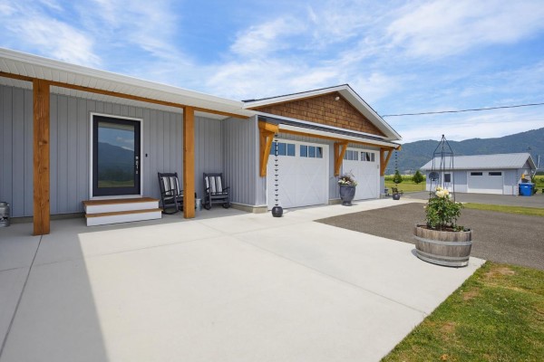 2707 Marion Road, Abbotsford, BC V3G2J5 Photo 2