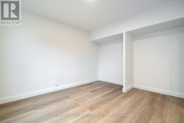Living room - 2707 Yonge Street, Toronto, ON M4N2H8 Photo 3
