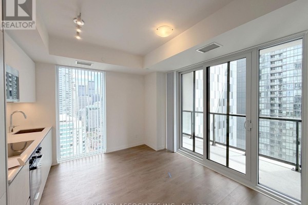 Living room - 2708 - 400 King Street W, Toronto, ON M5V0X8 Photo 4