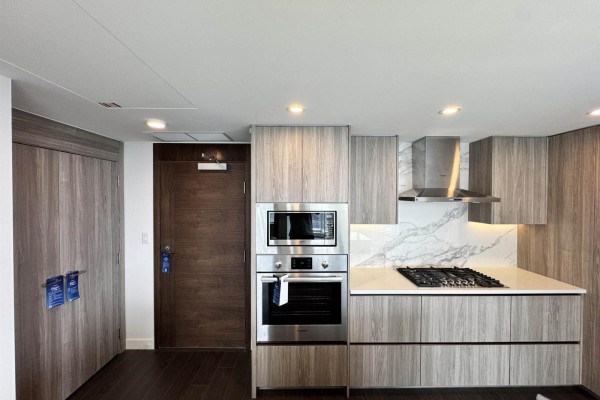 2708 13768 100 Avenue, Surrey