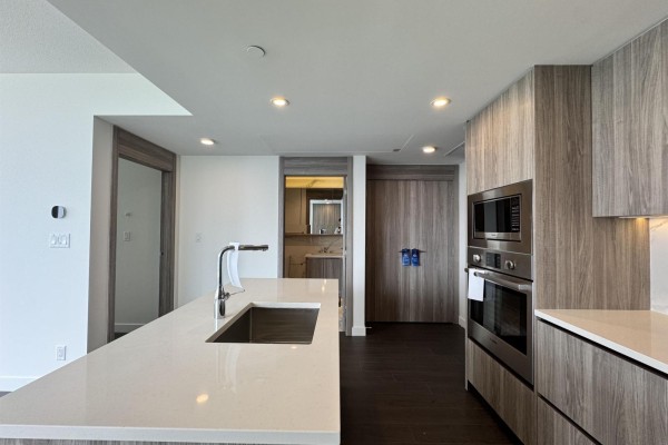 2708 13768 100 Avenue, Surrey, BC V3T0V2 Photo 4