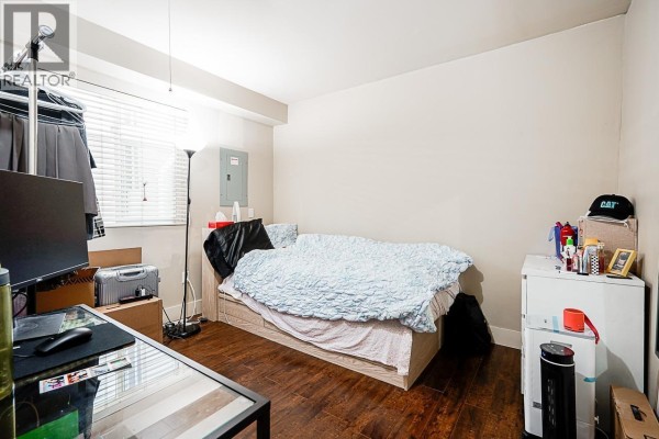 2708 Boundary Road, Burnaby, BC V5M3Z6 Photo 3
