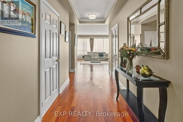 Kitchen - 2709 - 25 Kingsbridge Garden Circle, Mississauga, ON L5R4B1 Photo 2