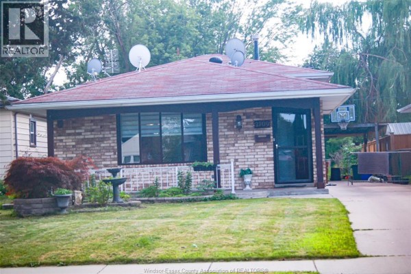 3pc Bathroom - 2709 Clemenceau, Windsor, ON N8T2P9 Photo 2