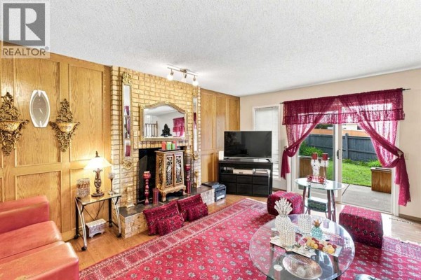 Family room - 2709 Signal Hill Bay Sw, Calgary, AB T3H2L5 Photo 5