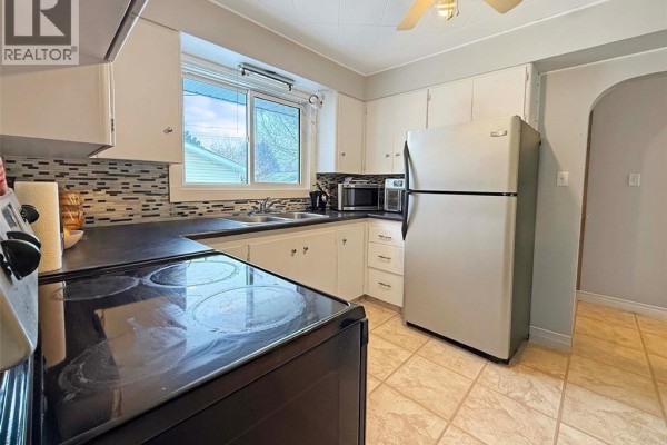 Bedroom - 271 14th Avenue Ne, Swift Current, SK S9H2W8 Photo 5