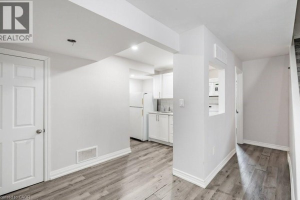 Living room - 271 Carson Drive Unit# Lower, Hamilton, ON L8T2X8 Photo 5