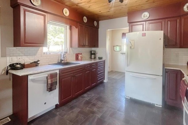 Bathroom with large soaking tub and frosted glass block wall. - 271 Japada Trail, Fort Frances