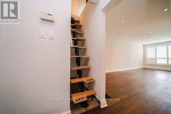 271 Mcconvey Drive, Richmond Hill, ON L4C3K1 Photo 4