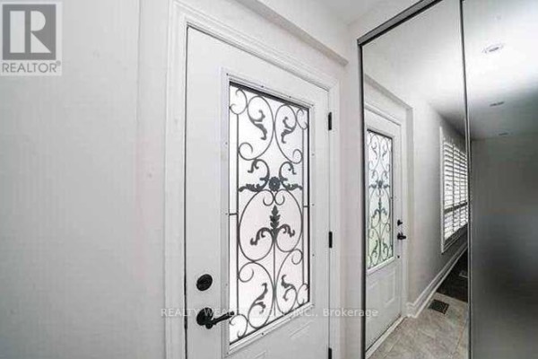 271 Mcconvey Drive, Richmond Hill, ON L4C3K1 Photo 5