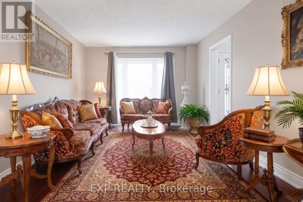Family room - 271 Murray Street, Brampton, ON L6X3S2 Photo 4