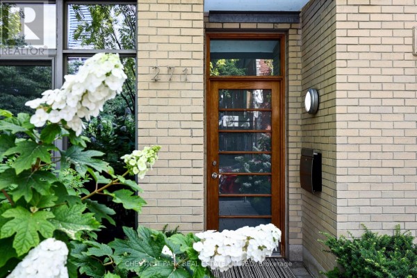 271 Mutual Street, Toronto, ON, photo 2
