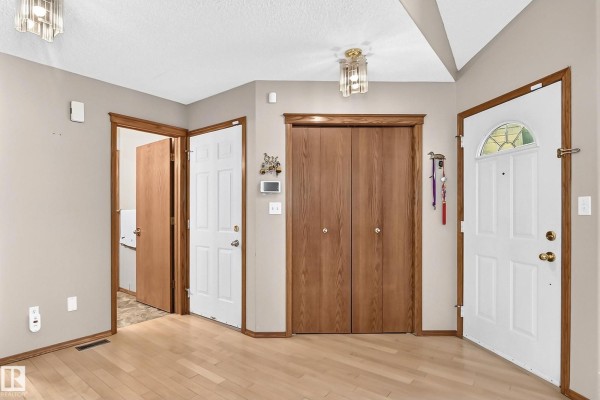 Den - 271 Ormsby Rd E Nw, Edmonton, AB T5T5X6 Photo 5