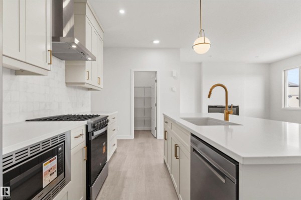 Kitchen - 271 Paterson Li Sw, Edmonton, AB T6W5V2 Photo 3