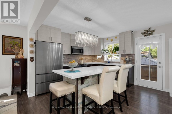 Kitchen - 271 Quebec Street, Clearview, ON L0M1S0 Photo 2
