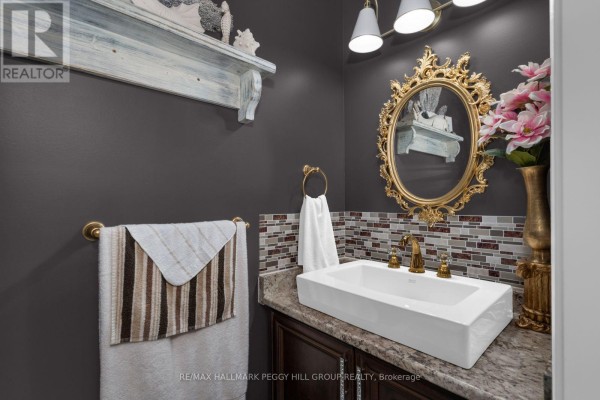 Mud room - 271 Quebec Street, Clearview, ON L0M1S0 Photo 5