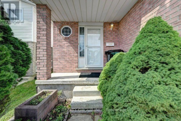Living room - 271 Resurrection Drive, Kitchener, ON N2N3H4 Photo 4