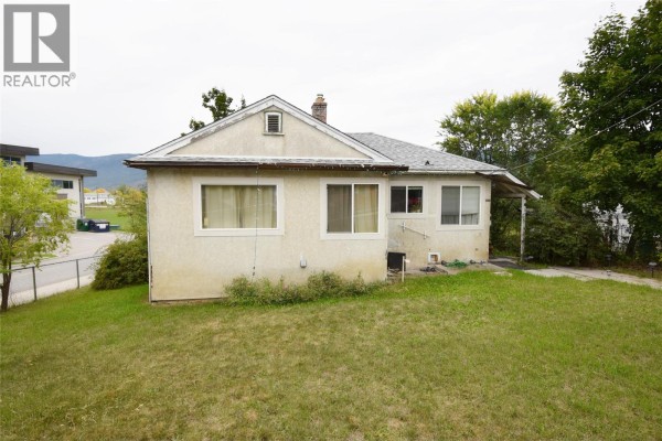 271 Shuswap Street Sw, Salmon Arm, BC V1B4H9 Photo 2