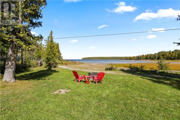 Living room - 271 Smith Bay Road, Gore Bay, Manitoulin Island, ON P0P1H0 Photo 4