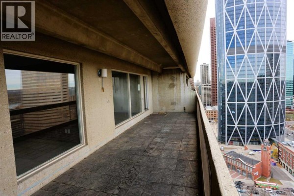 4pc Bathroom - 2710, 221 6 Avenue Se, Calgary, AB T2G4Z9 Photo 5