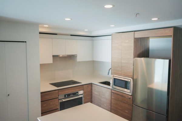 2710 13655 Fraser Highway, Surrey, BC V3T0P8 Photo 3