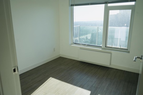 2710 13655 Fraser Highway, Surrey, BC V3T0P8 Photo 5