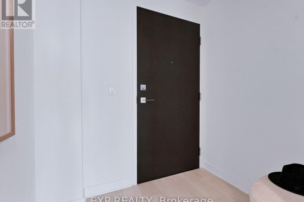 2711 - 2221 Yonge Street, Toronto, ON, photo 2