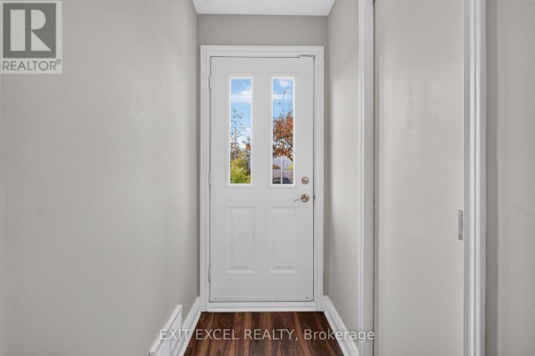 Mud room - 2712 Baseline Road, Ottawa, ON K2H7B4 Photo 3