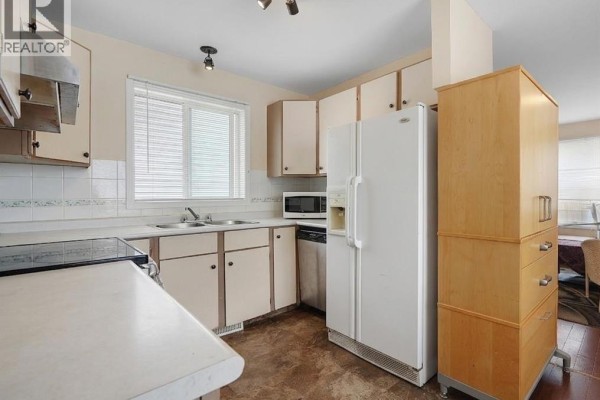Bedroom - 2714 74 Avenue Se, Calgary, AB T2C4M3 Photo 5