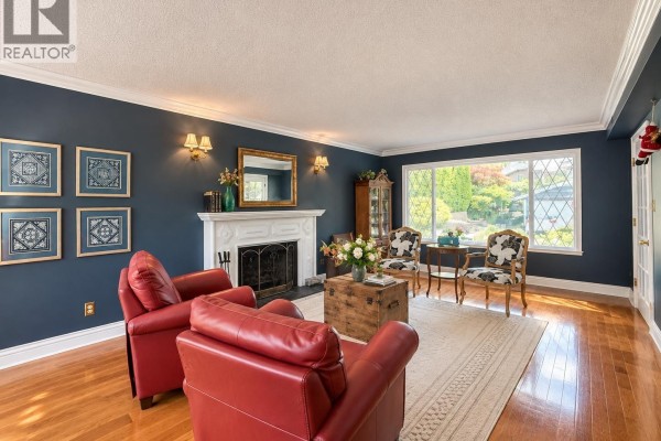 2718 Byron Place, North Vancouver, BC V7H2K8 Photo 4
