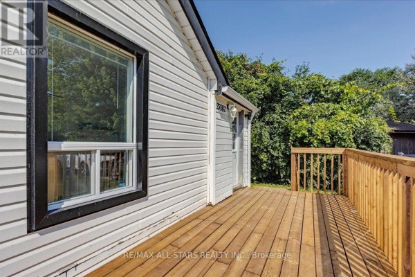 Bedroom 2 - 27182 Woodbine Avenue, Georgina, ON L4P3E9 Photo 4
