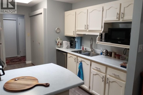 Primary Bedroom - 272 Green Avenue Unit# 401, Penticton, BC V2A3T2 Photo 2