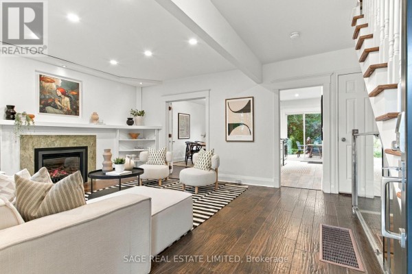 Living room - 272 Highfield Road, Toronto, ON M4L2V5 Photo 4