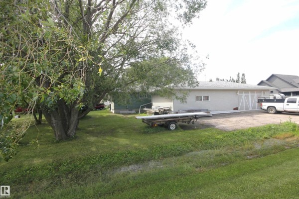 Bedroom 3 - 272 Paquin St, Cardiff, AB T8R2G5 Photo 3