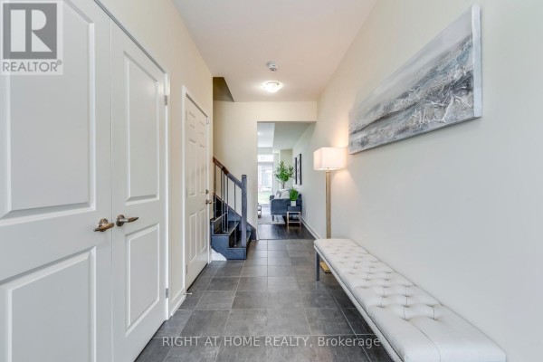 272 Squire Crescent, Oakville, ON, photo 2