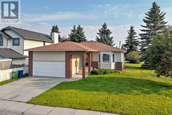 272 Woodside Road Nw, Airdrie, AB, photo 2