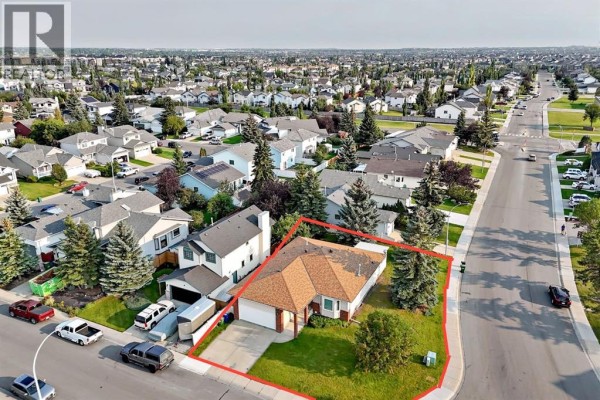 272 Woodside Road Nw, Airdrie, AB, photo 3