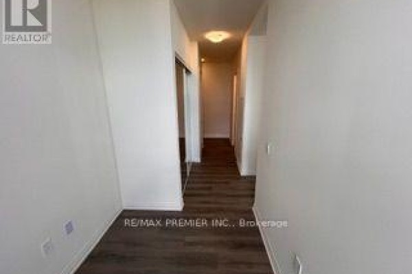 Den - 2720 - 8960 Jane Street, Vaughan, ON L4K0A4 Photo 5