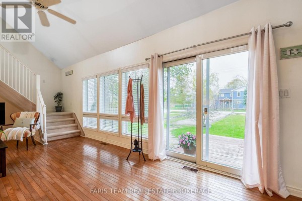 Living room - 2720 Ireton Street, Innisfil, ON L9S2J2 Photo 3