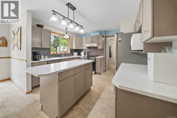 2721 Tiesu Rd, Nanaimo, BC, photo 2