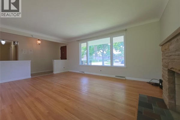Office - 2721 Virginia Park Avenue, Windsor, ON N9E2B5 Photo 5