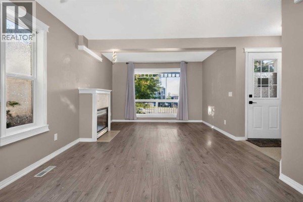 4pc Bathroom - 2724 16 Avenue Se, Calgary, AB T2A0M4 Photo 2