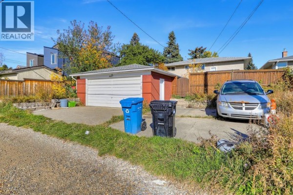 Bedroom - 2725 9 Avenue Se, Calgary, AB T2A0B6 Photo 5