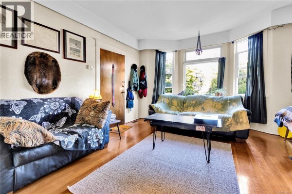 Kitchen - 2726 Prior St, Victoria, BC V8T3Y1 Photo 4