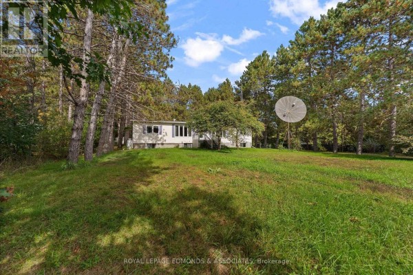 Primary Bedroom - 2726 Round Lake Road, Killaloe, Hagarty And Richards, ON K0J2J0 Photo 5