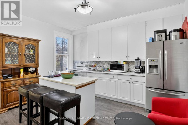 273 Thomas Street, Peterborough, ON K9J5E7 Photo 3
