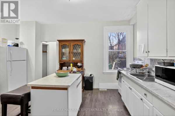 273 Thomas Street, Peterborough, ON K9J5E7 Photo 5