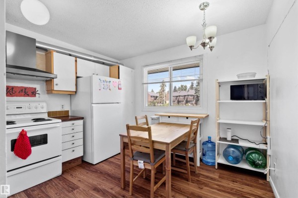 Primary Bedroom - 2730 105 St Nw, Edmonton, AB T6J4J3 Photo 3
