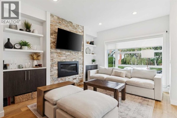 Living room - 2731 19 Avenue Sw, Calgary, AB T3E2B9 Photo 3