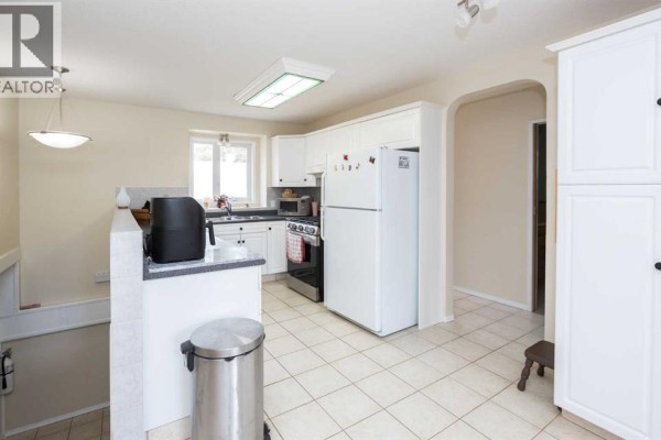 Kitchen - 2731 6 Street, Calling Lake, AB T0G0K0 Photo 4